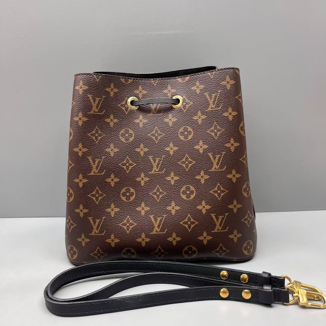 Louis Vuitton - NeoNoe - Monogram coated canvas with black leather trim - Brown with Black accents - (Medium)
