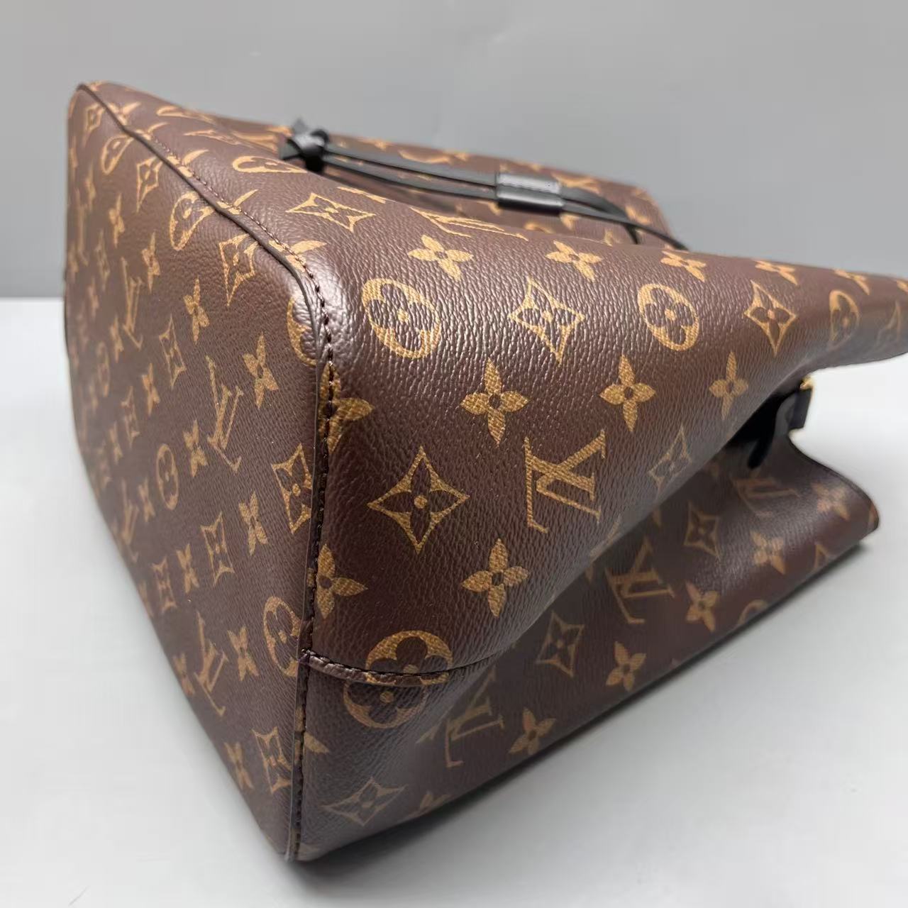 Louis Vuitton - NeoNoe - Monogram coated canvas with black leather trim - Brown with Black accents - (Medium)