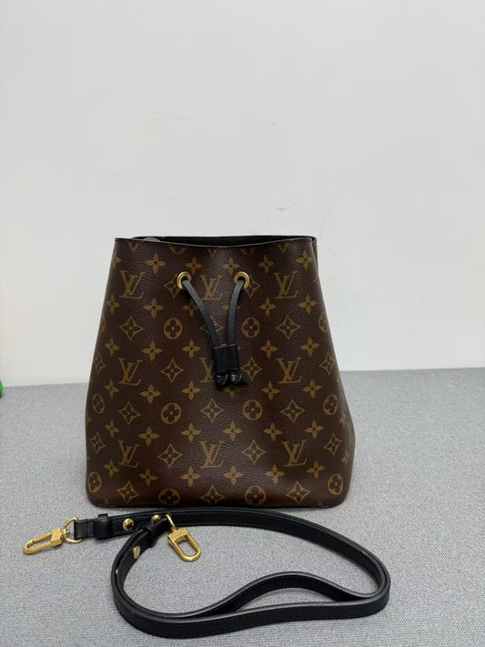 Louis Vuitton - NeoNoe - Monogram coated canvas with leather trim - Brown with black accents - (Medium)