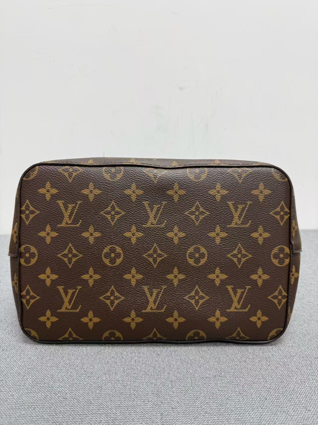 Louis Vuitton - NeoNoe - Monogram coated canvas with leather trim - Brown with black accents - (Medium)