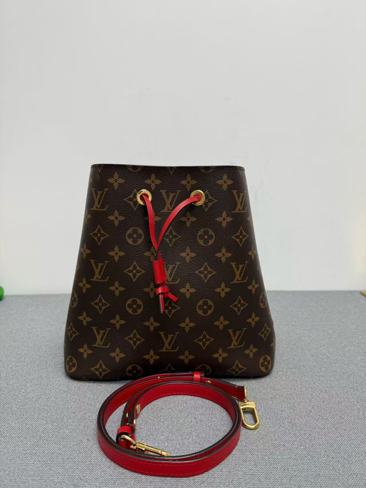 Louis Vuitton - Neonoe - Monogram coated canvas with leather trim - Brown with Red accents - (medium)