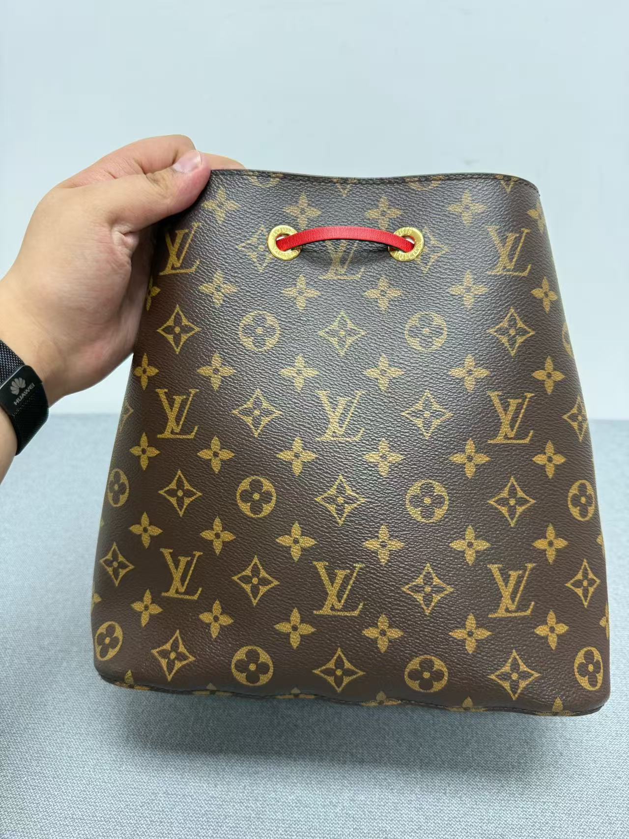 Louis Vuitton - Neonoe - Monogram coated canvas with leather trim - Brown with Red accents - (medium)