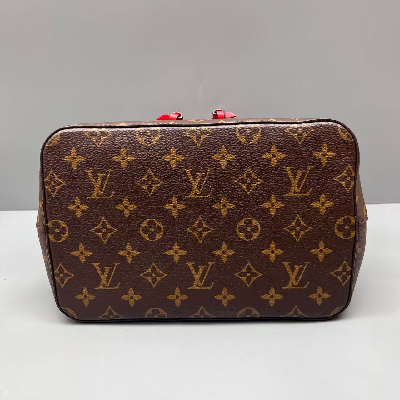 Louis Vuitton - Neonoe - Monogram coated canvas with leather trim - Brown with Red accents - (medium)