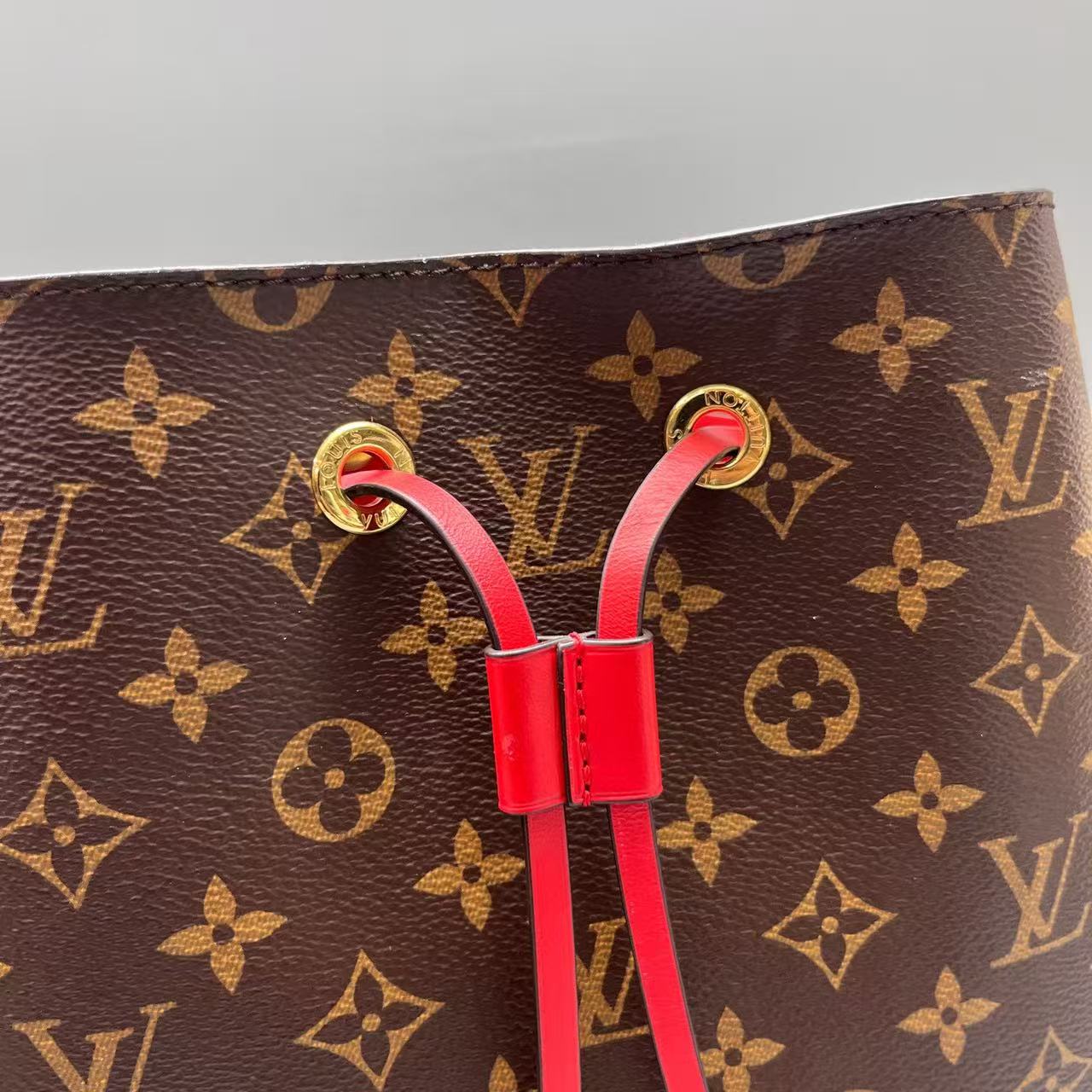 Louis Vuitton - Neonoe - Monogram coated canvas with leather trim - Brown with Red accents - (medium)
