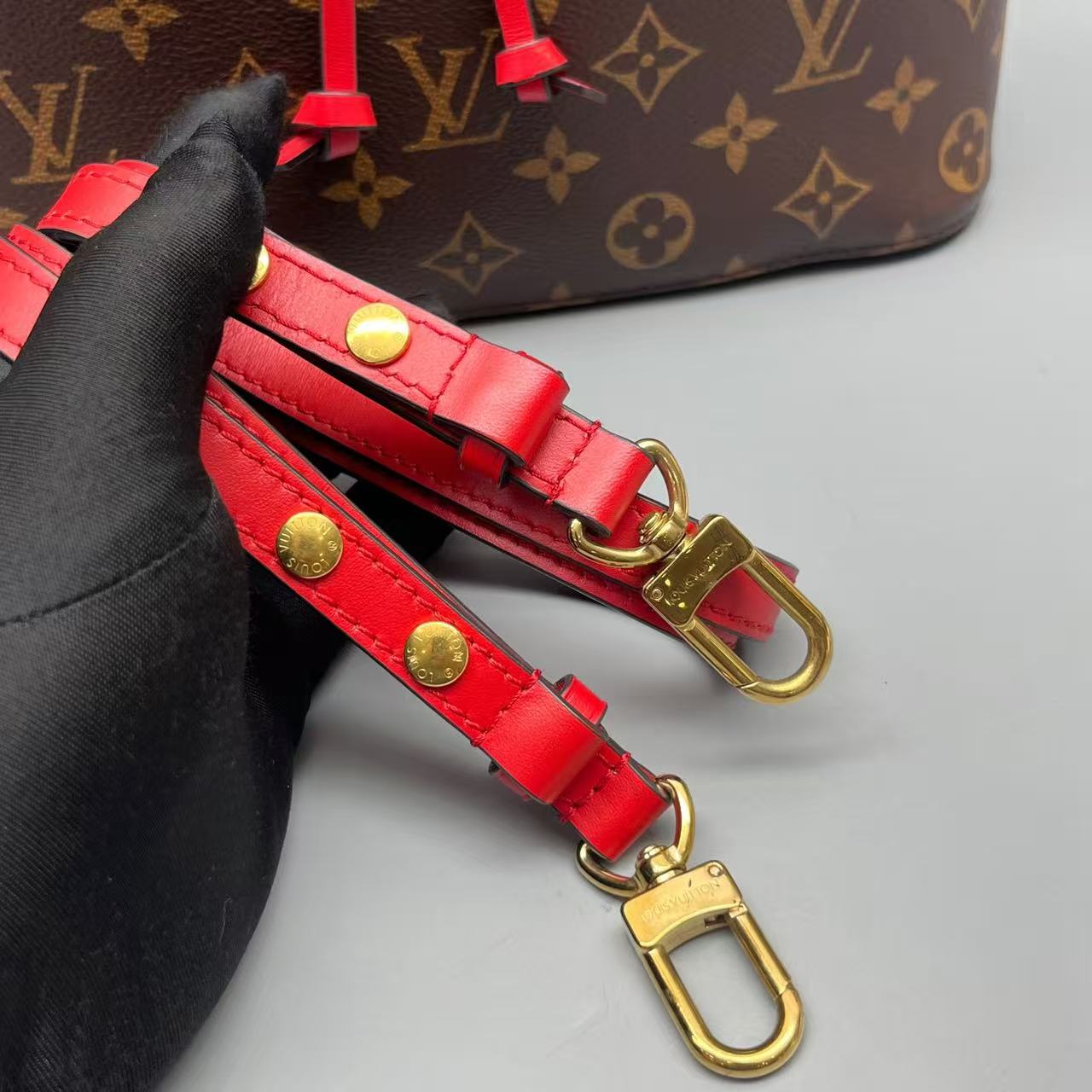 Louis Vuitton - Neonoe - Monogram coated canvas with leather trim - Brown with Red accents - (medium)