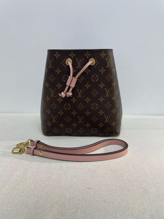 Louis Vuitton - NéoNoé - Monogram coated canvas with pink cowhide leather trim - Brown with Pink - (Medium)