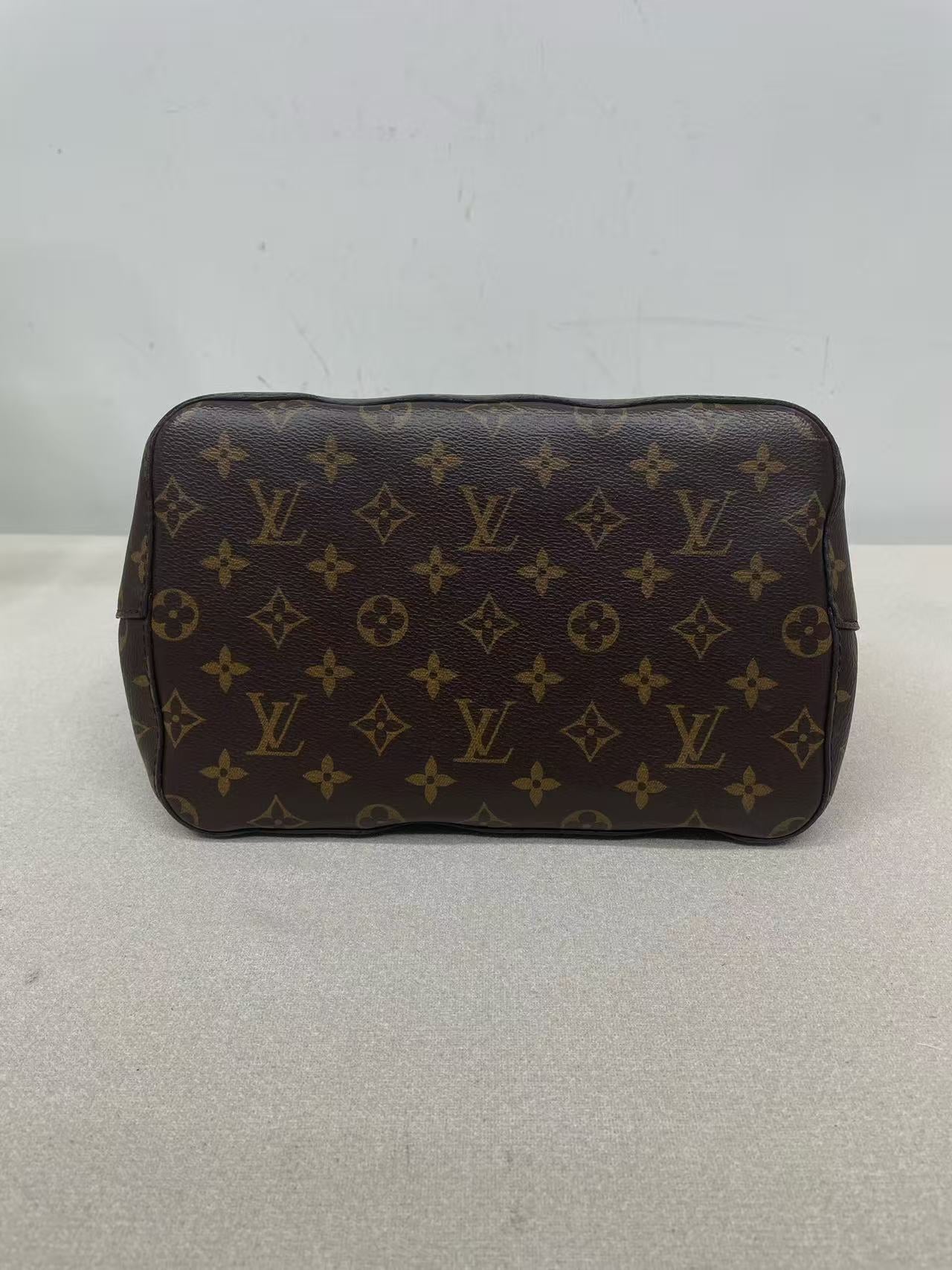 Louis Vuitton - NéoNoé - Monogram coated canvas with pink cowhide leather trim - Brown with Pink - (Medium)