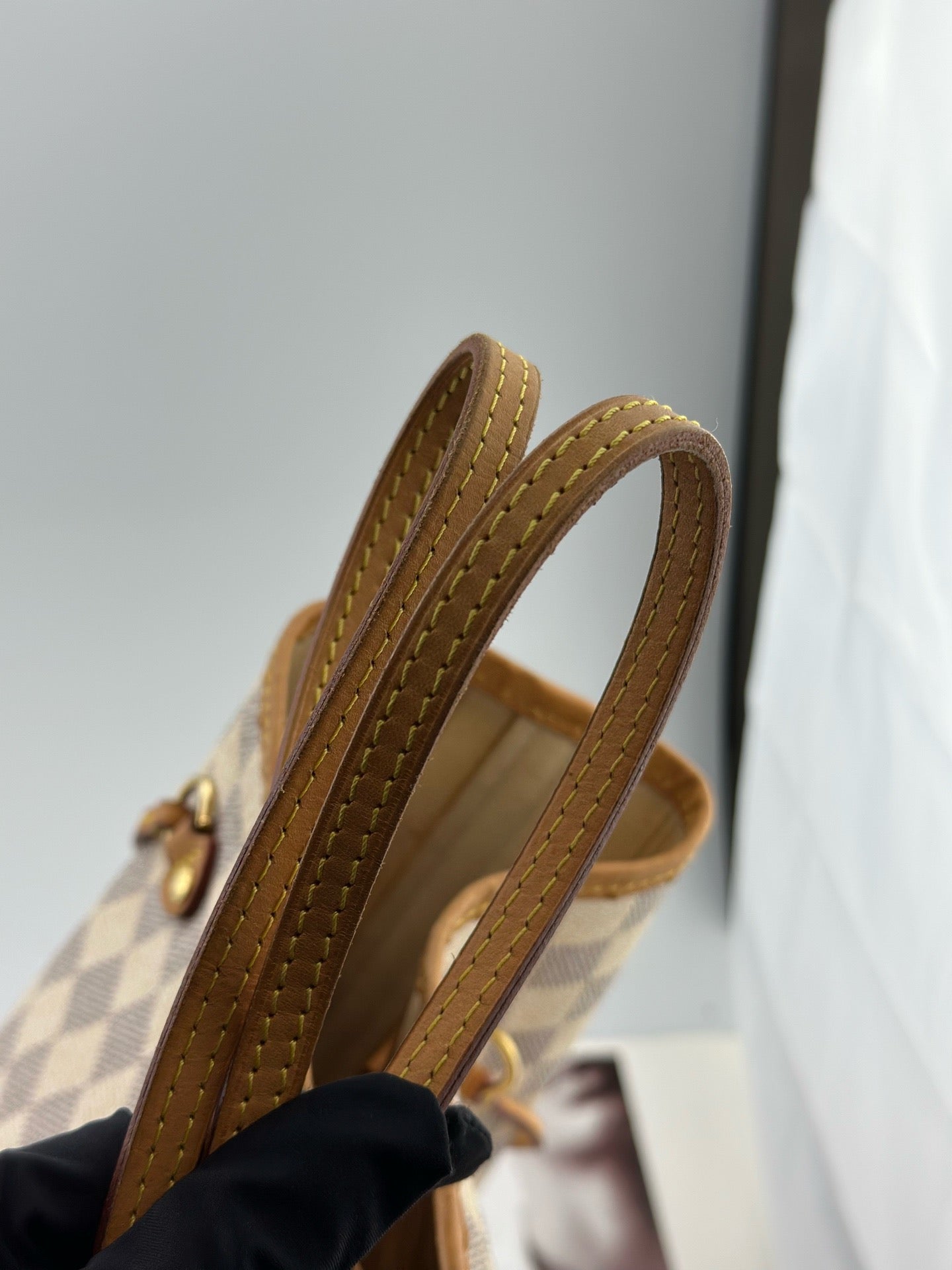 Louis Vuitton - Neverfull GM - Damier Azur coated canvas with natural cowhide leather trim - White and Beige with natural tan accents - (Large)
