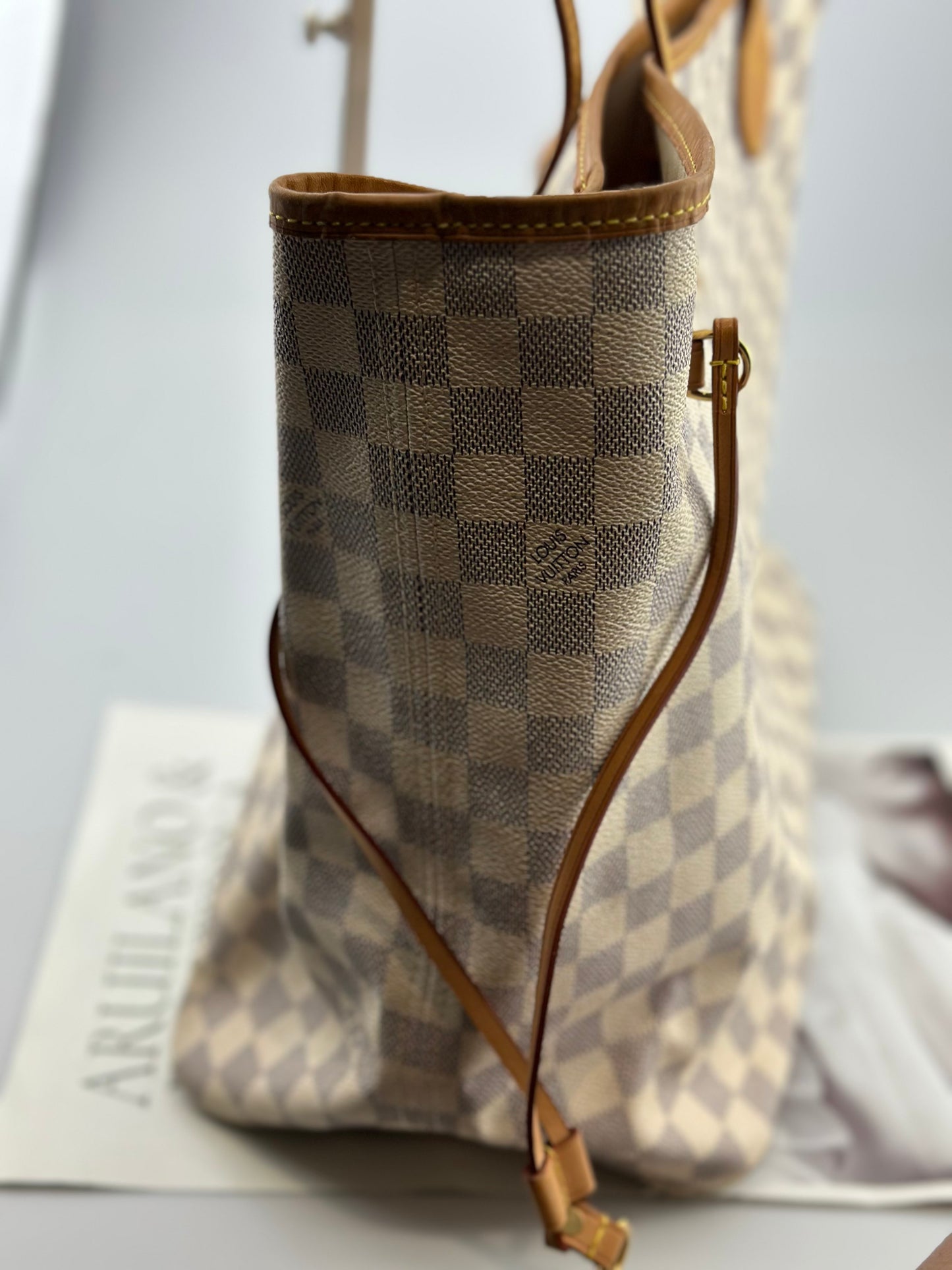 Louis Vuitton - Neverfull GM - Damier Azur coated canvas with natural cowhide leather trim - White and Beige with natural tan accents - (Large)