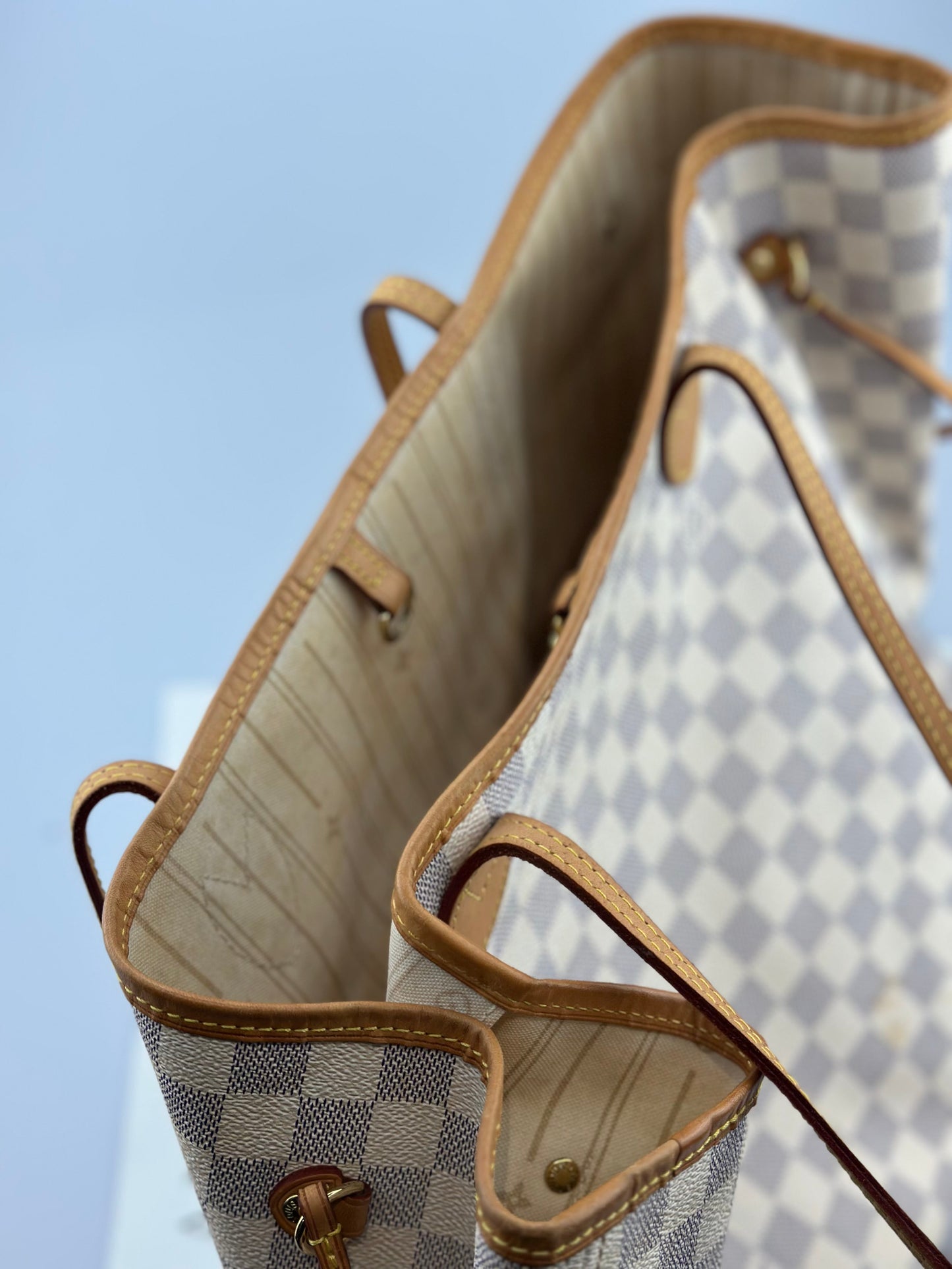 Louis Vuitton - Neverfull GM - Damier Azur coated canvas with natural cowhide leather trim - White and Beige with natural tan accents - (Large)