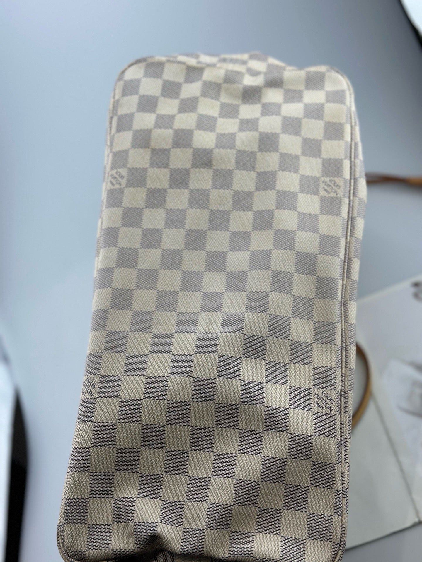 Louis Vuitton - Neverfull GM - Damier Azur coated canvas with natural cowhide leather trim - White and Beige with natural tan accents - (Large)