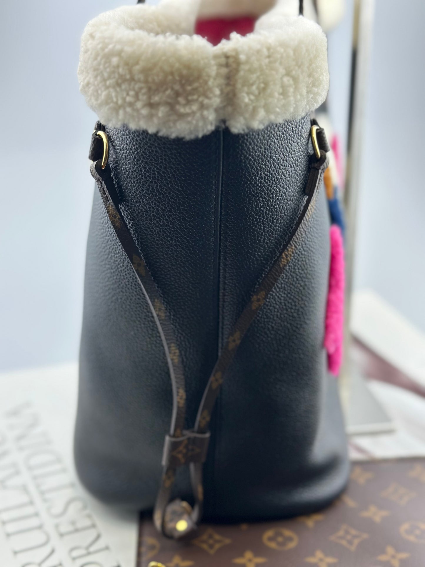 Louis Vuitton - Neverfull - Grained cowhide leather with wool and Monogram canvas trim - Black with multicolour wool accents and dark brown Monogram trim - (Medium)