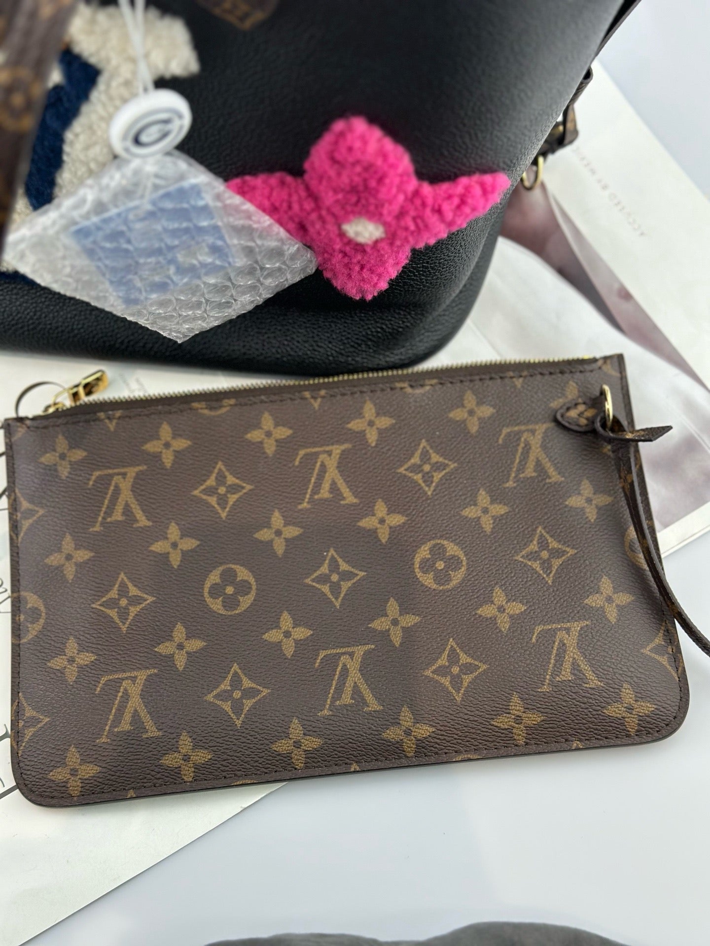 Louis Vuitton - Neverfull - Grained cowhide leather with wool and Monogram canvas trim - Black with multicolour wool accents and dark brown Monogram trim - (Medium)