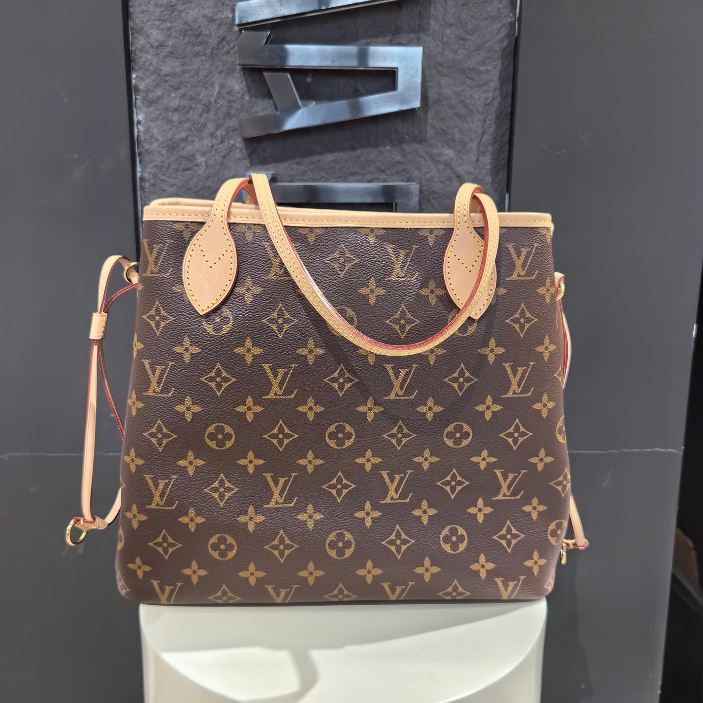 Louis Vuitton - Neverfull - Leather - Brown - (small)