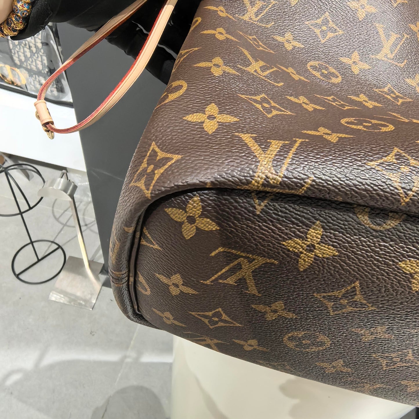 Louis Vuitton - Neverfull - Leather - Brown - (small)