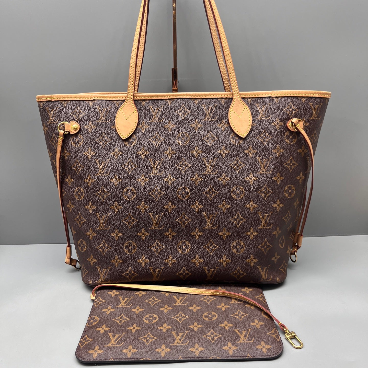 Louis Vuitton - Neverfull MM - Monogram canvas with natural Vachetta leather trim - Brown - (medium)