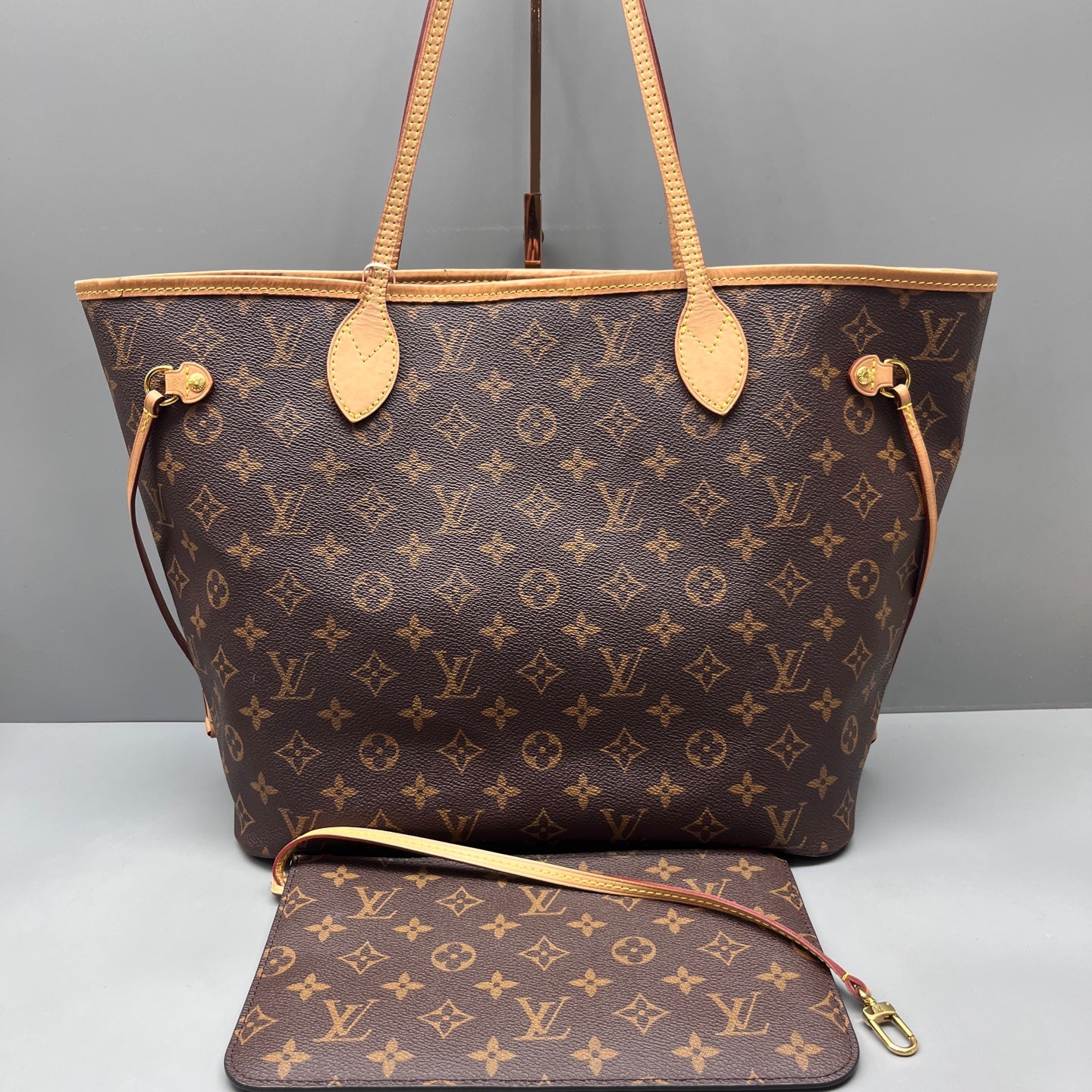 Louis Vuitton - Neverfull MM - Monogram canvas with natural Vachetta leather trim - Brown - (medium)