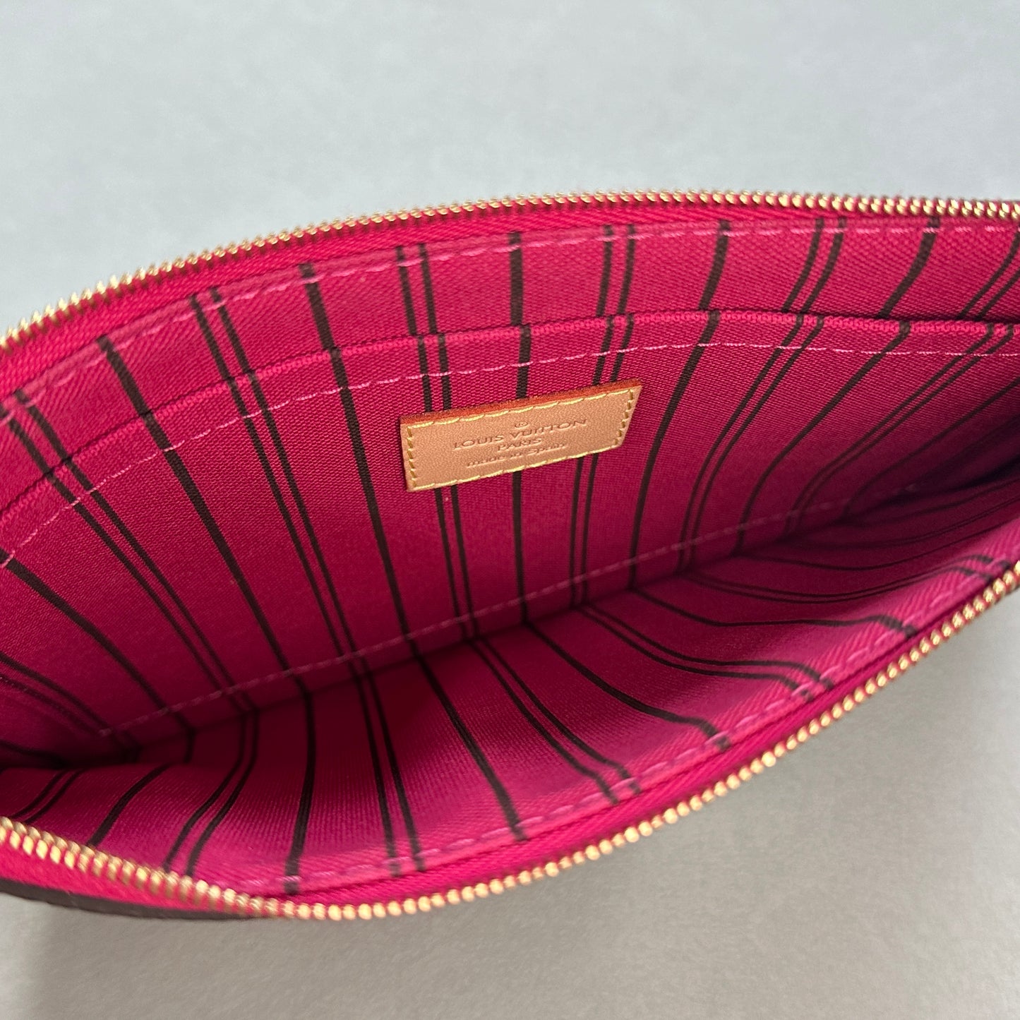 Louis Vuitton - Neverfull Pouch - Cloth - Brown - (mini)
