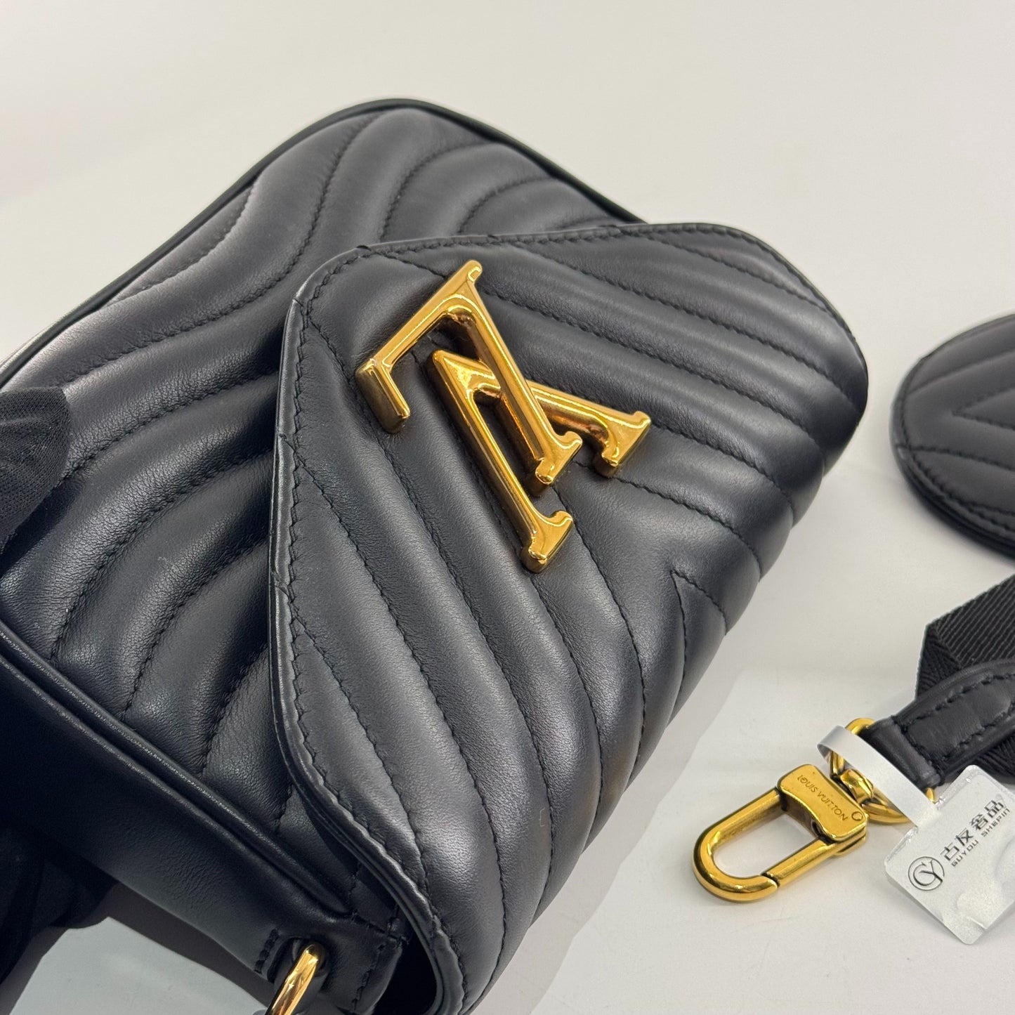 Louis Vuitton New Wave Leather Black - view 10