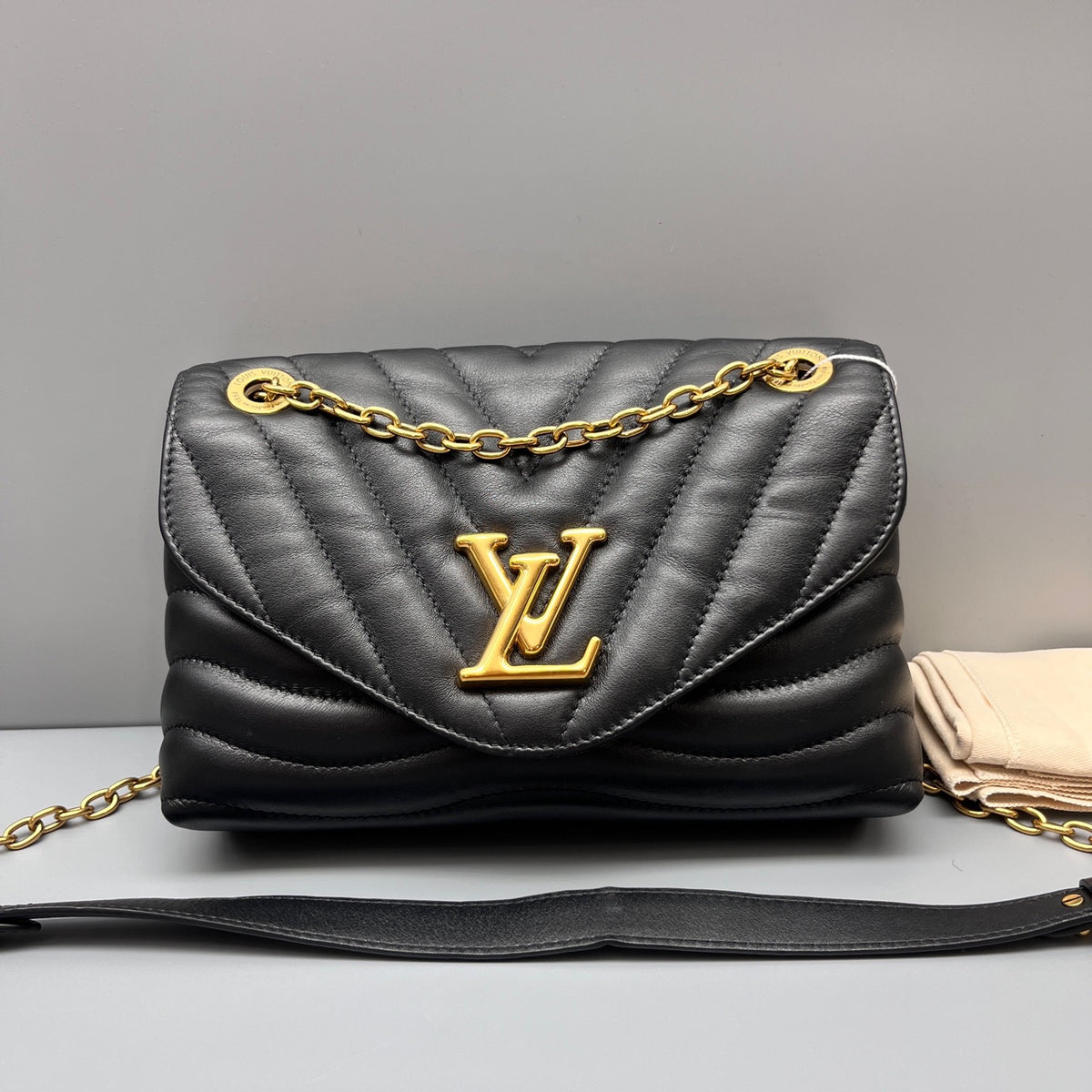 Louis Vuitton - New Wave Chain Bag - Leather - Black - (medium)
