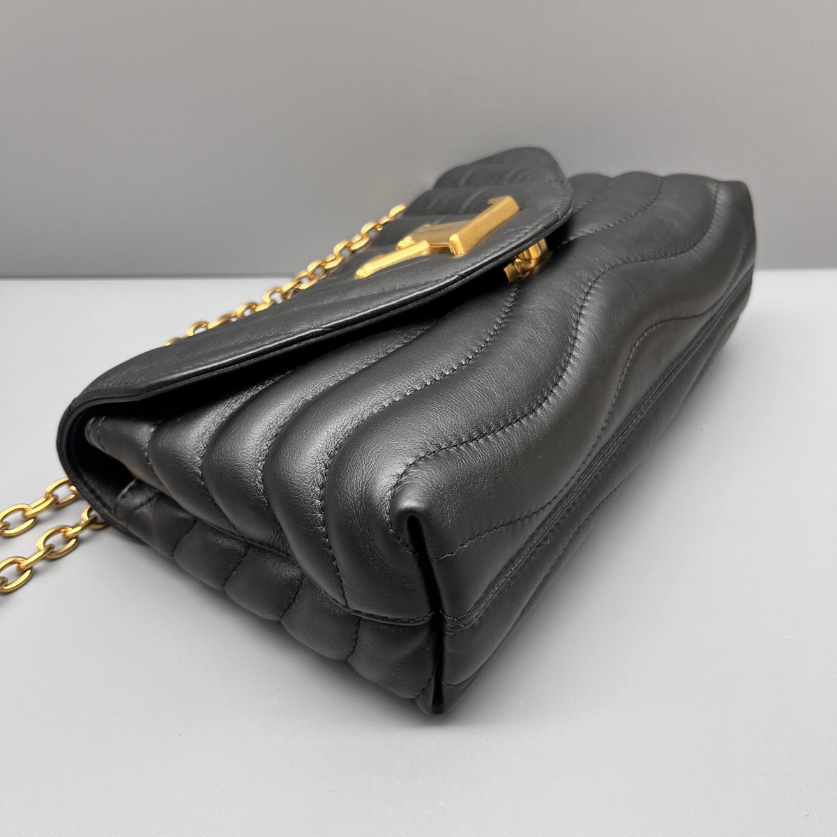 Louis Vuitton - New Wave Chain Bag - Leather - Black - (medium)