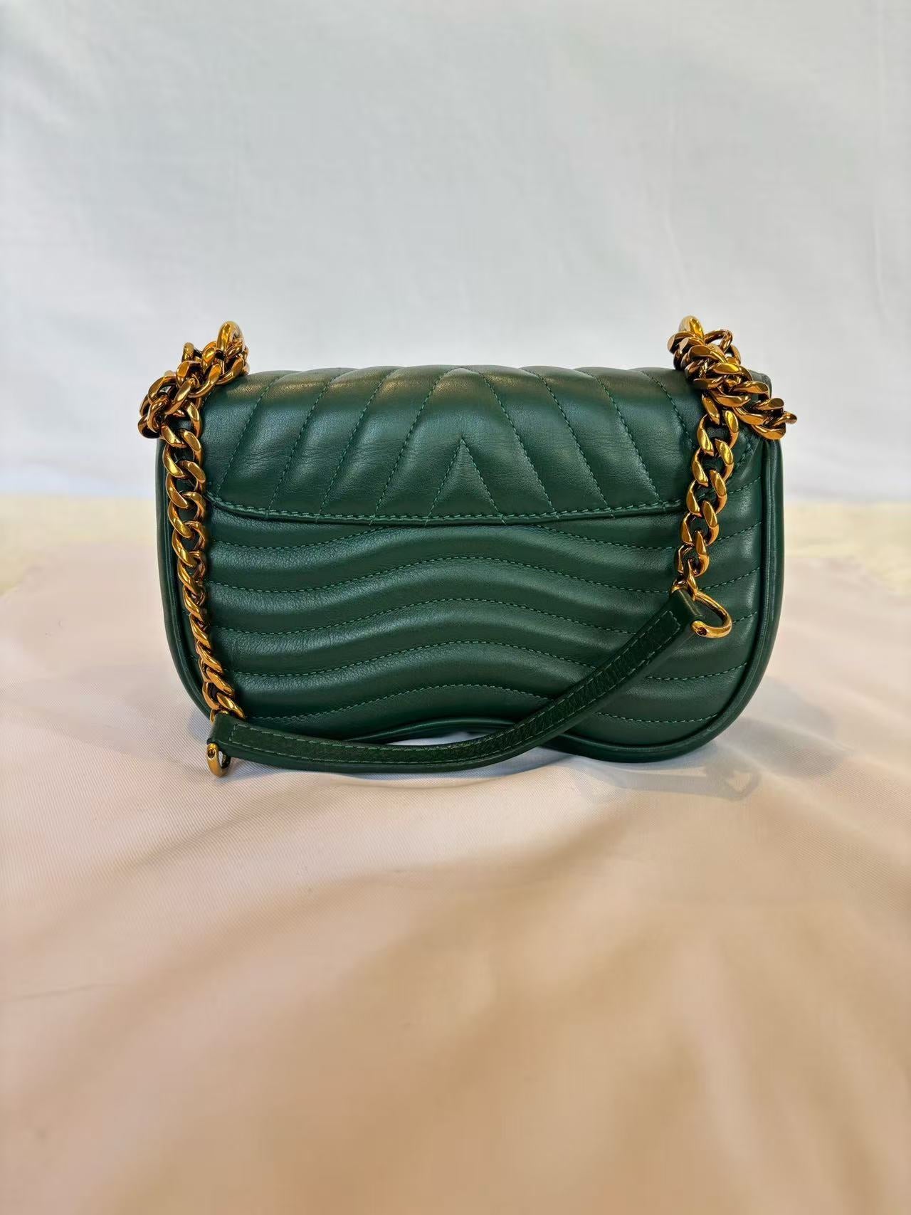 Louis Vuitton - New Wave Chain Bag M58664 - Calfskin leather - Green with Gold-Tone Hardware - (small)