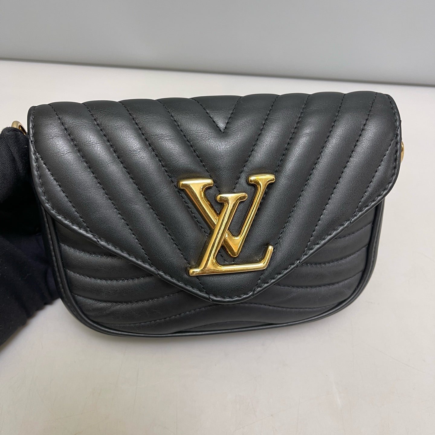 Louis Vuitton - New Wave Chain Bag PM - Leather - Black - (mini)