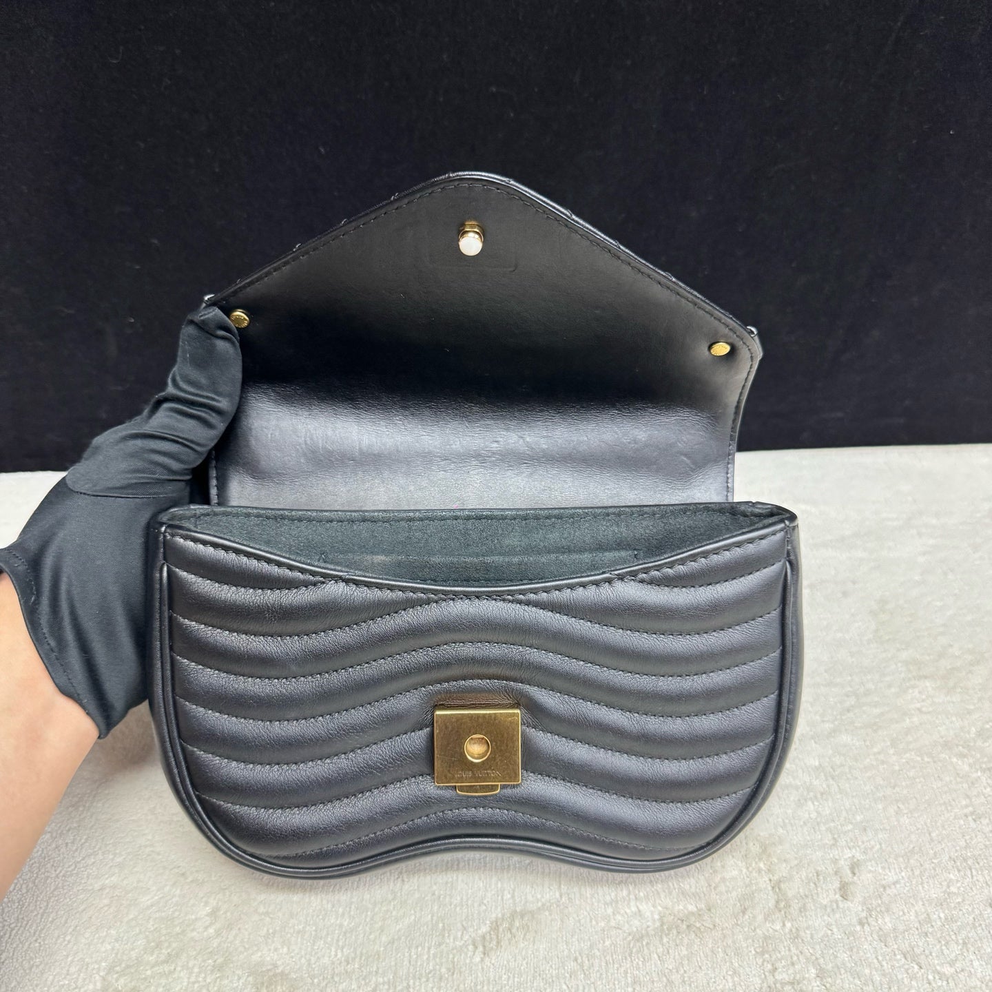 Louis Vuitton - New Wave Small Bag - Leather - Black - (small)