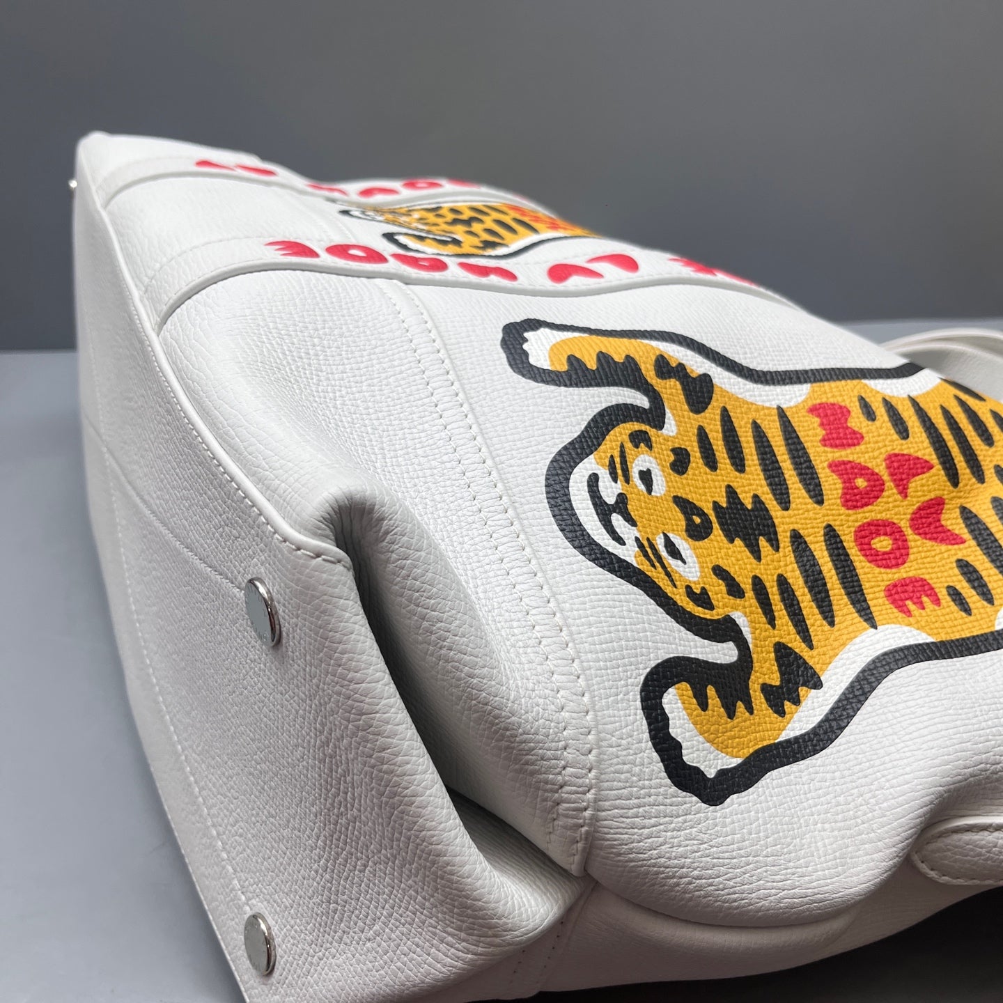 Louis Vuitton - Nigo Tiger Print Tote Bag - Leather - White - (large)