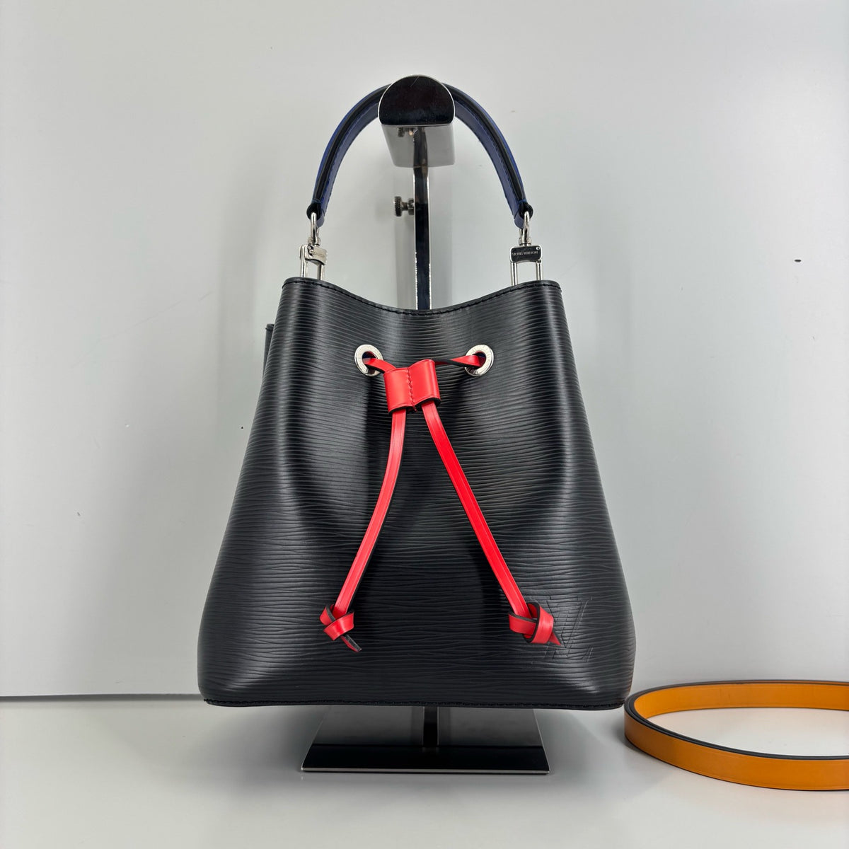Louis Vuitton - Noe BB - Leather - Black - (small)
