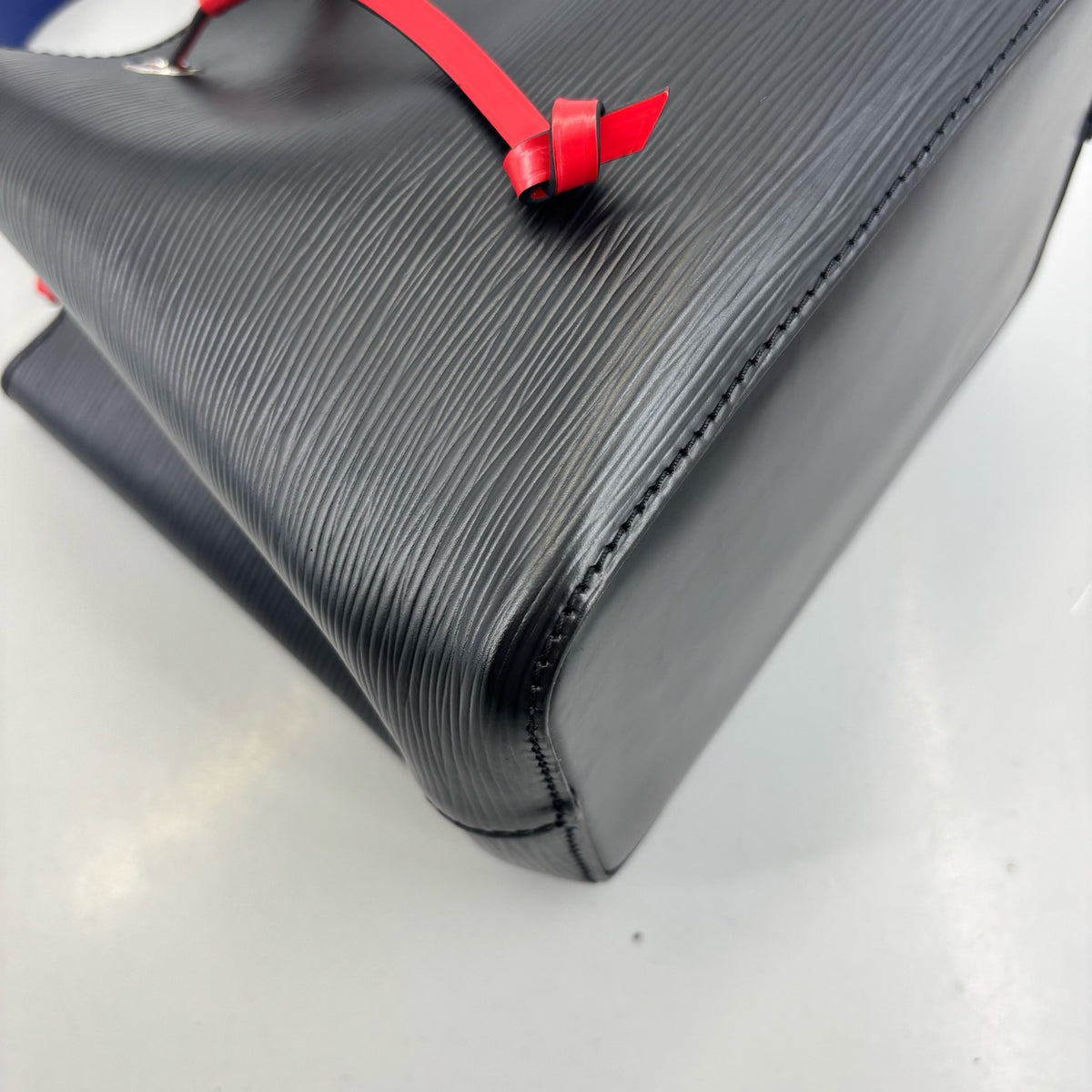 Louis Vuitton - Noe BB - Leather - Black - (small)