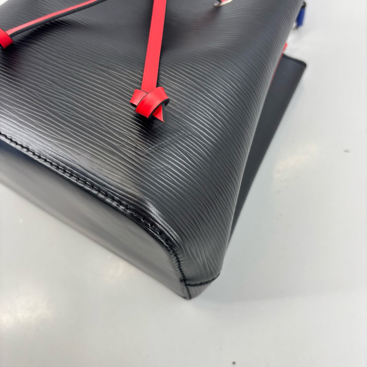 Louis Vuitton - Noe BB - Leather - Black - (small)