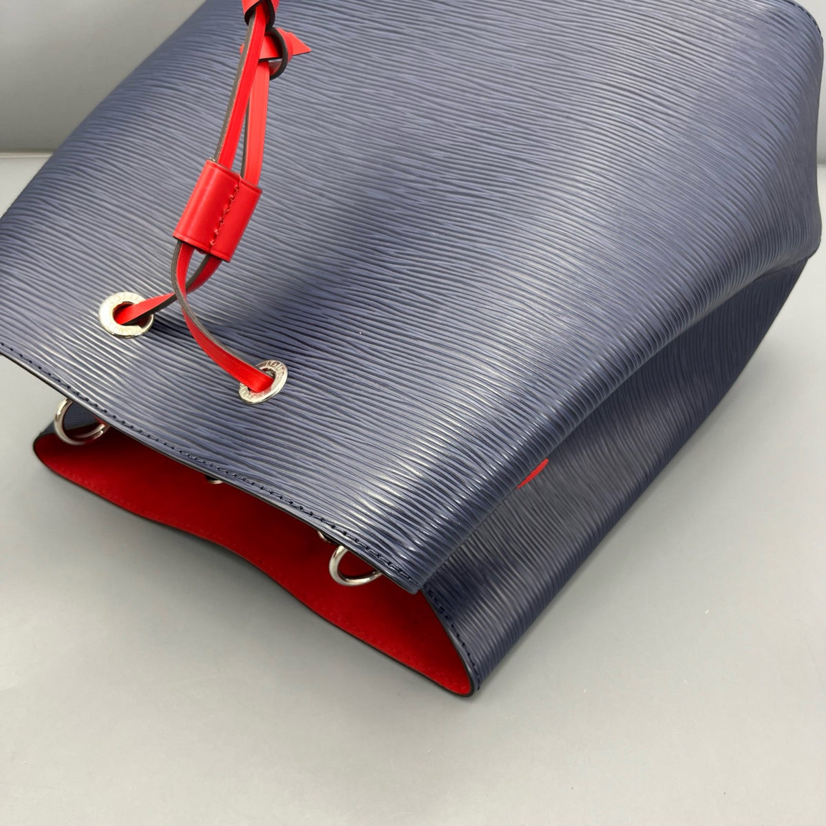 Louis Vuitton - Noe Bucket Bag - Leather - Blue - (medium)