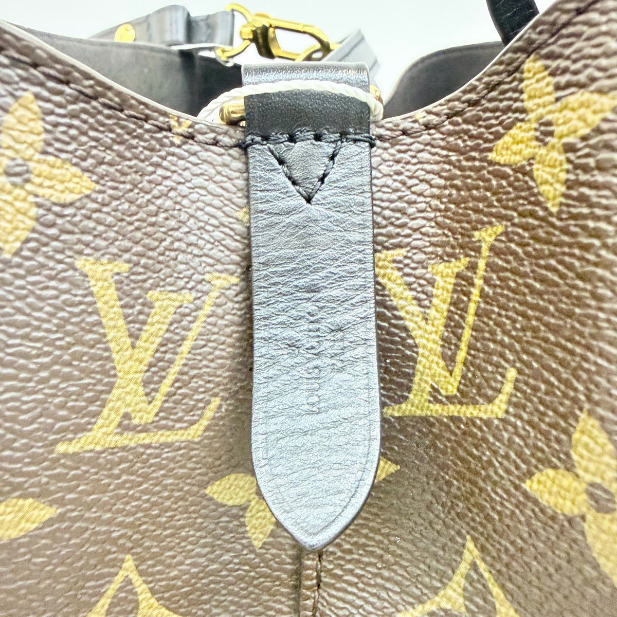 Louis Vuitton - Noe Bucket Bag with Stickers - Synthetic - Brown - (medium)