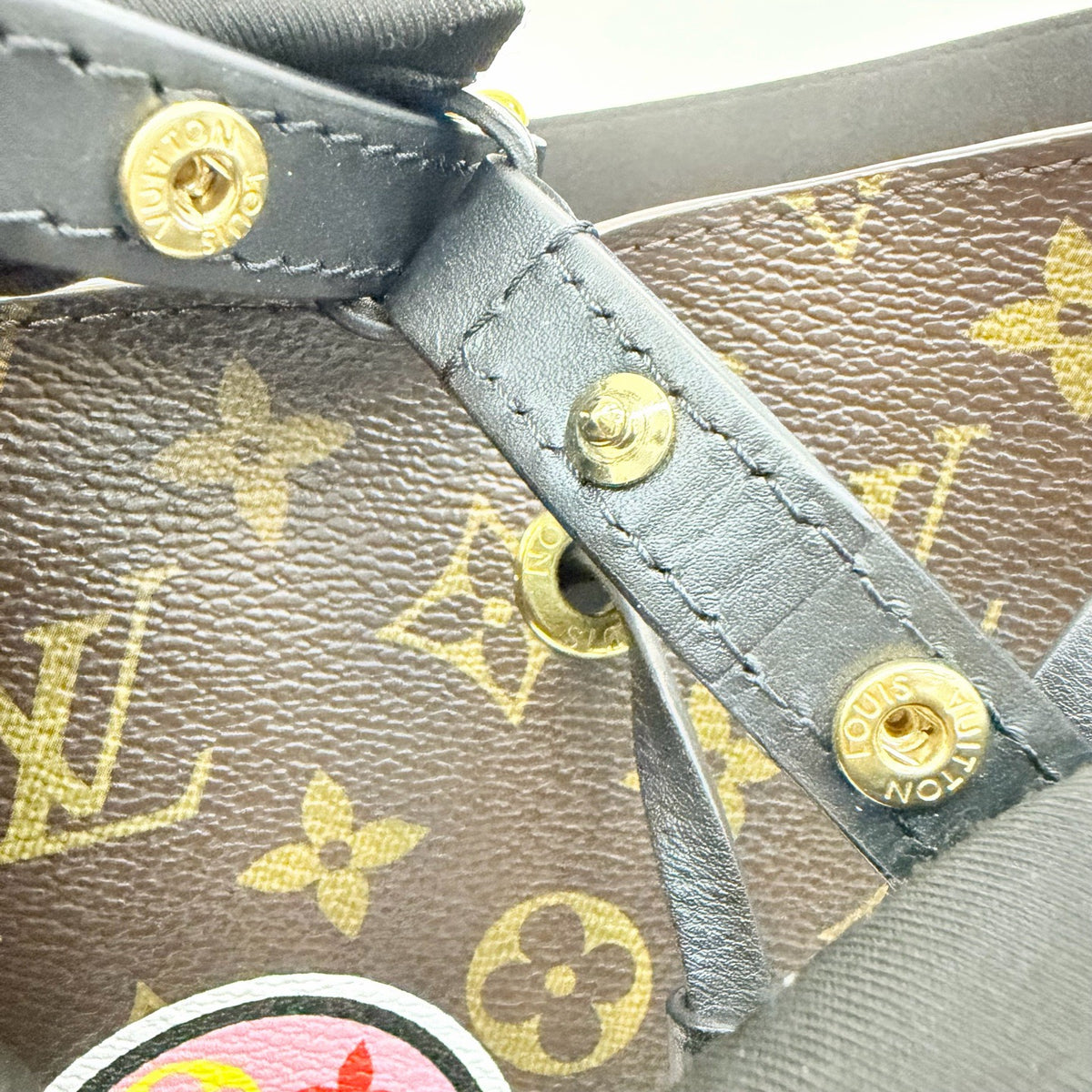 Louis Vuitton - Noe Bucket Bag with Stickers - Synthetic - Brown - (medium)