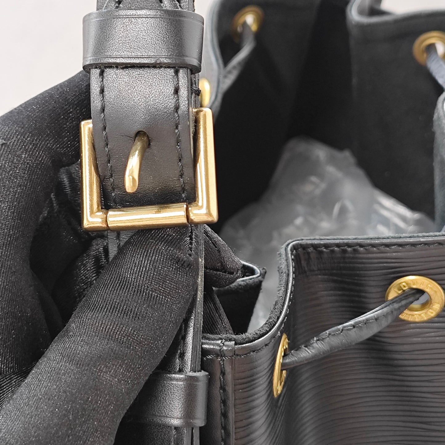 Louis Vuitton - Noe - Leather - Black - (medium)