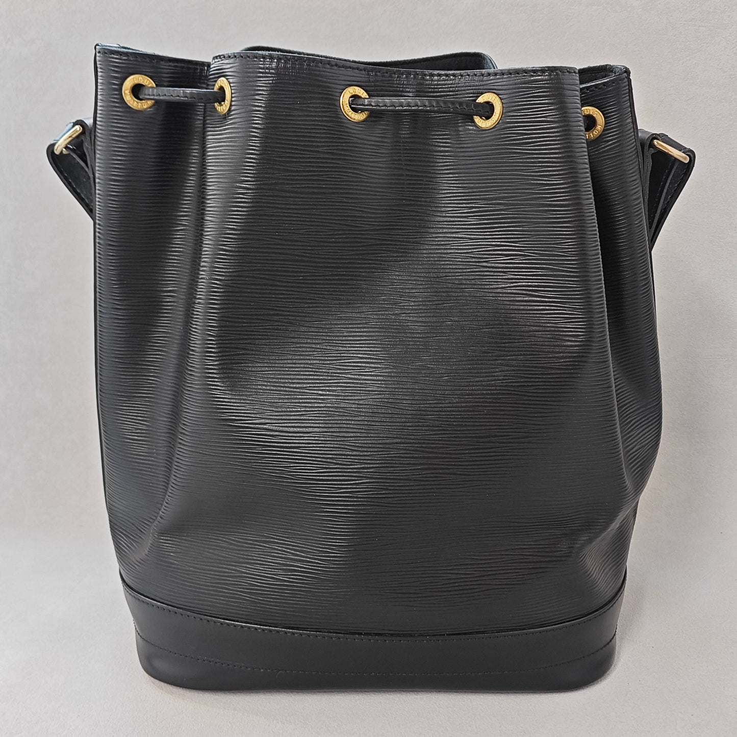 Louis Vuitton - Noe - Leather - Black - (medium)