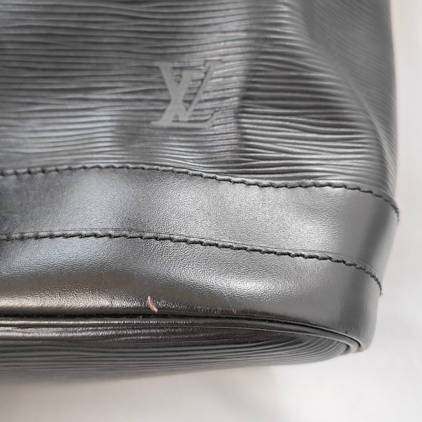 Louis Vuitton - Noe - Leather - Black - (medium)