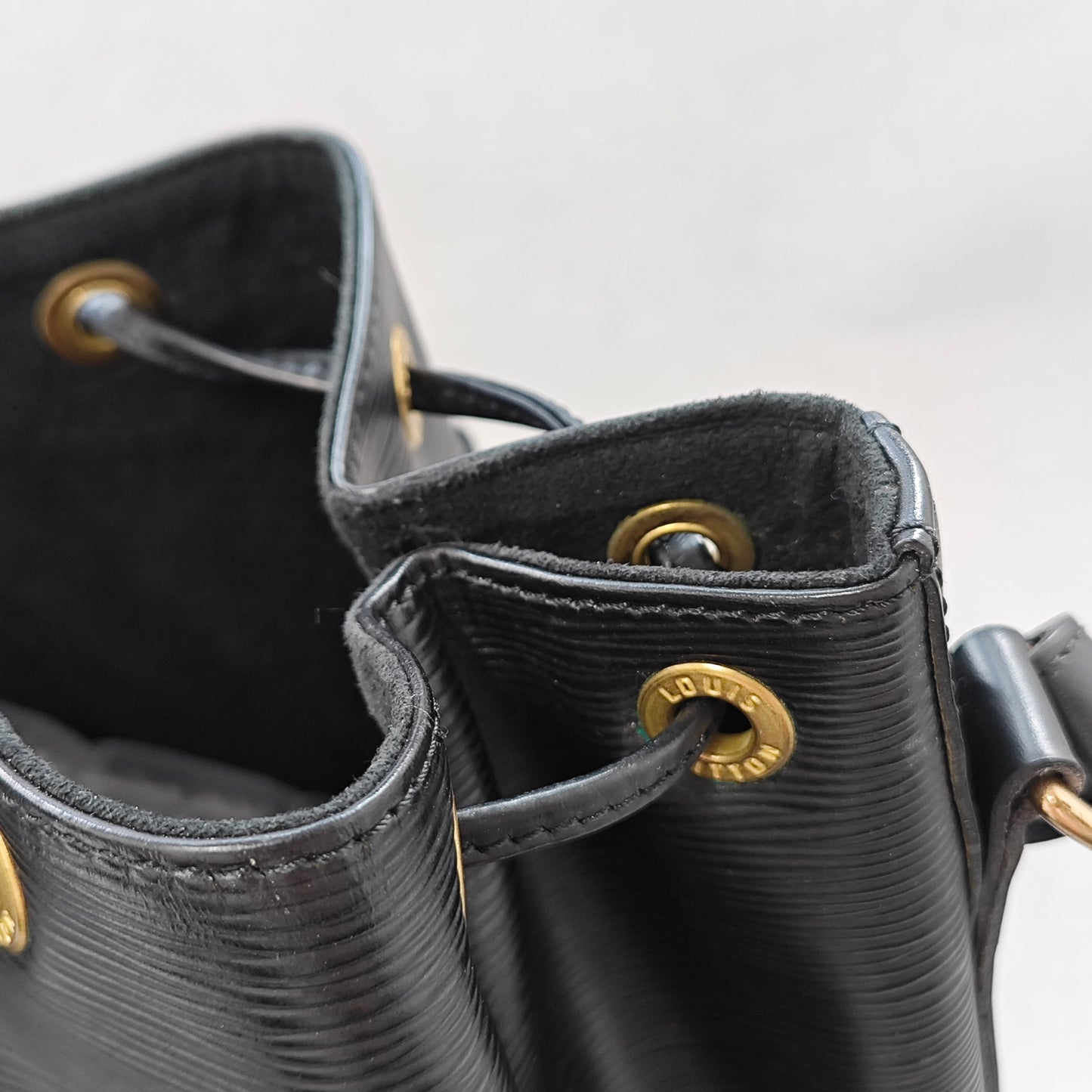 Louis Vuitton - Noe - Leather - Black - (medium)