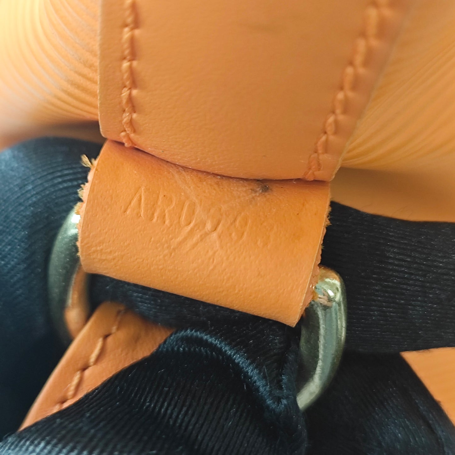 Louis Vuitton - Noe - Leather - Orange - (medium)