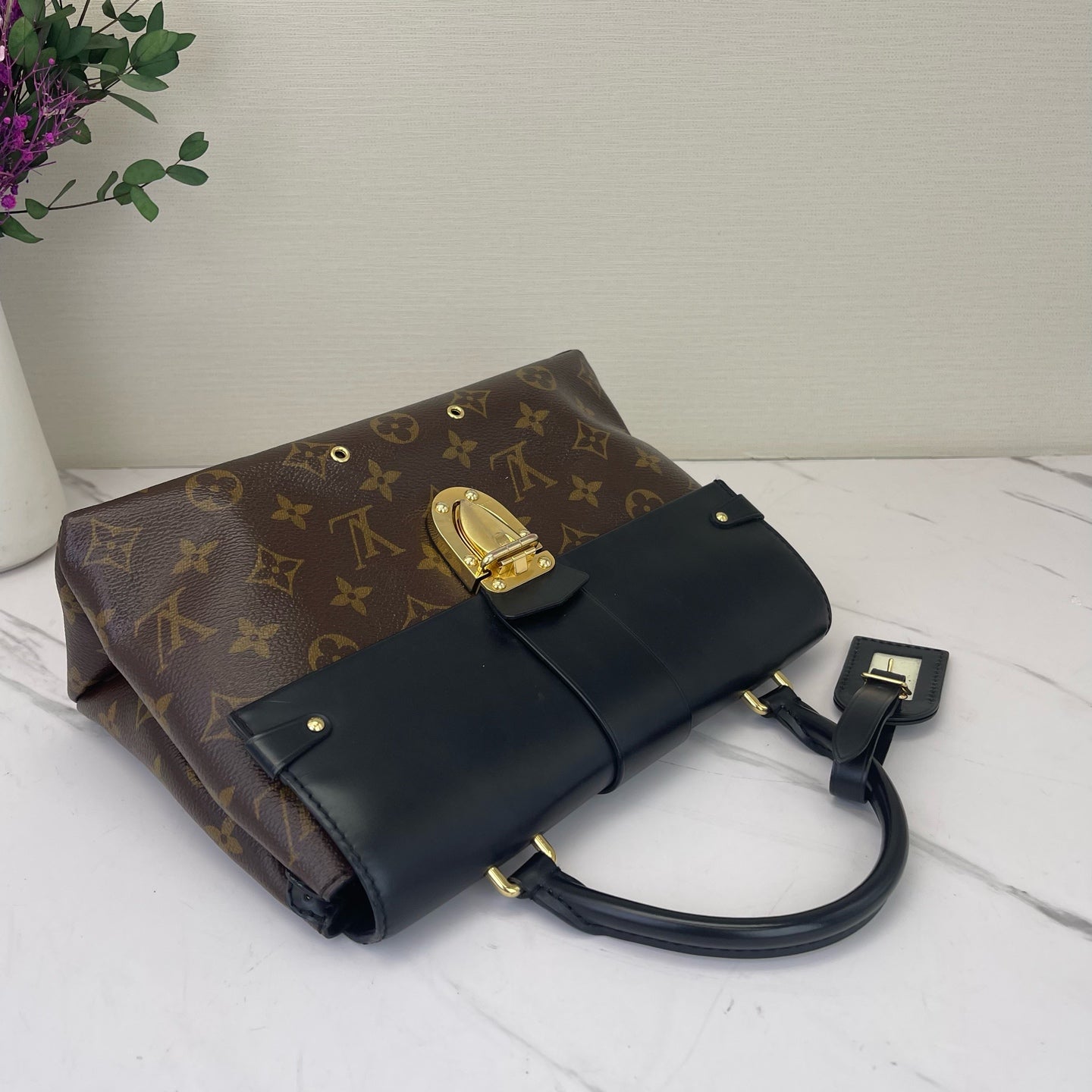 Louis Vuitton - One Handle - Leather - Black - (medium)