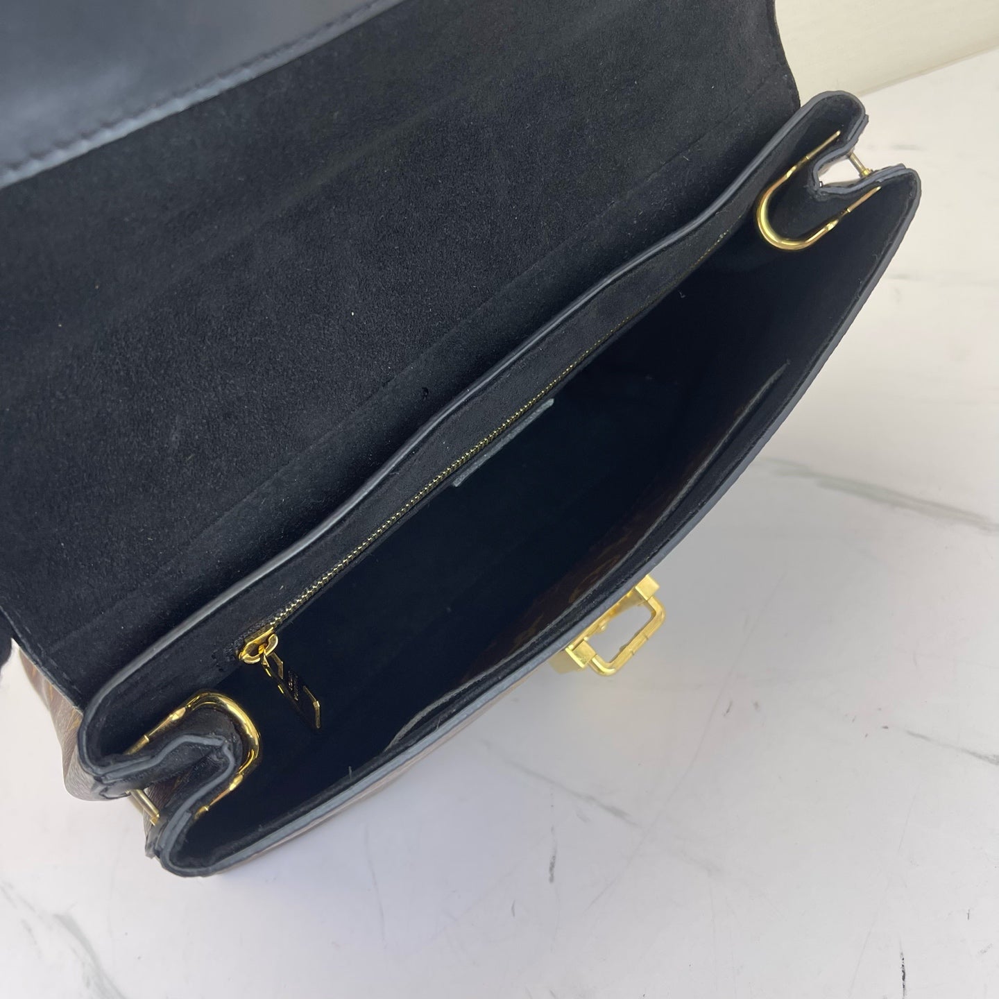 Louis Vuitton - One Handle - Leather - Black - (medium)