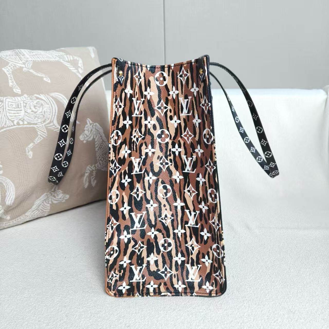 Louis Vuitton - Onthego GM Limited Jungle Series - Monogram Coated Canvas - Multicolour - (large)