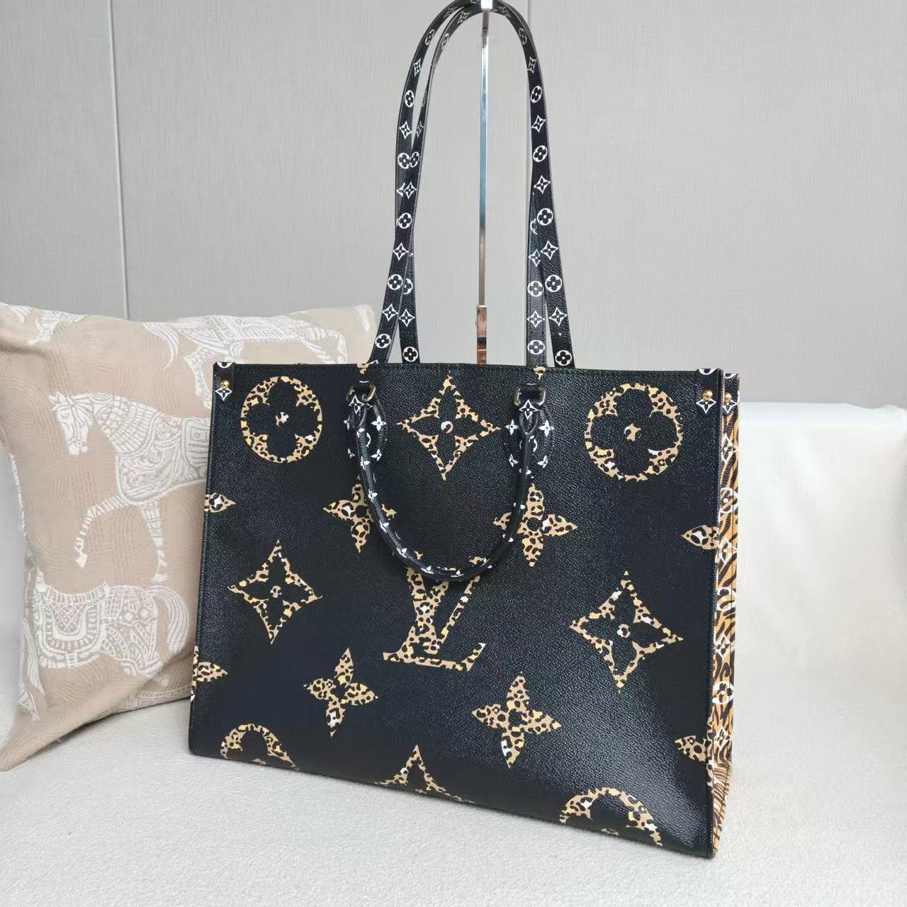 Louis Vuitton - Onthego GM Limited Jungle Series - Monogram Coated Canvas - Multicolour - (large)