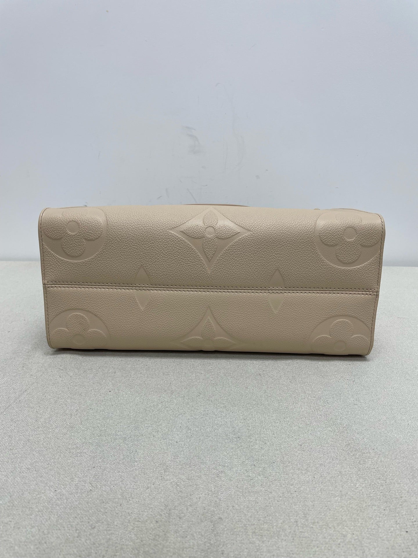 Louis Vuitton - OnTheGo - Leather - Beige - (medium)