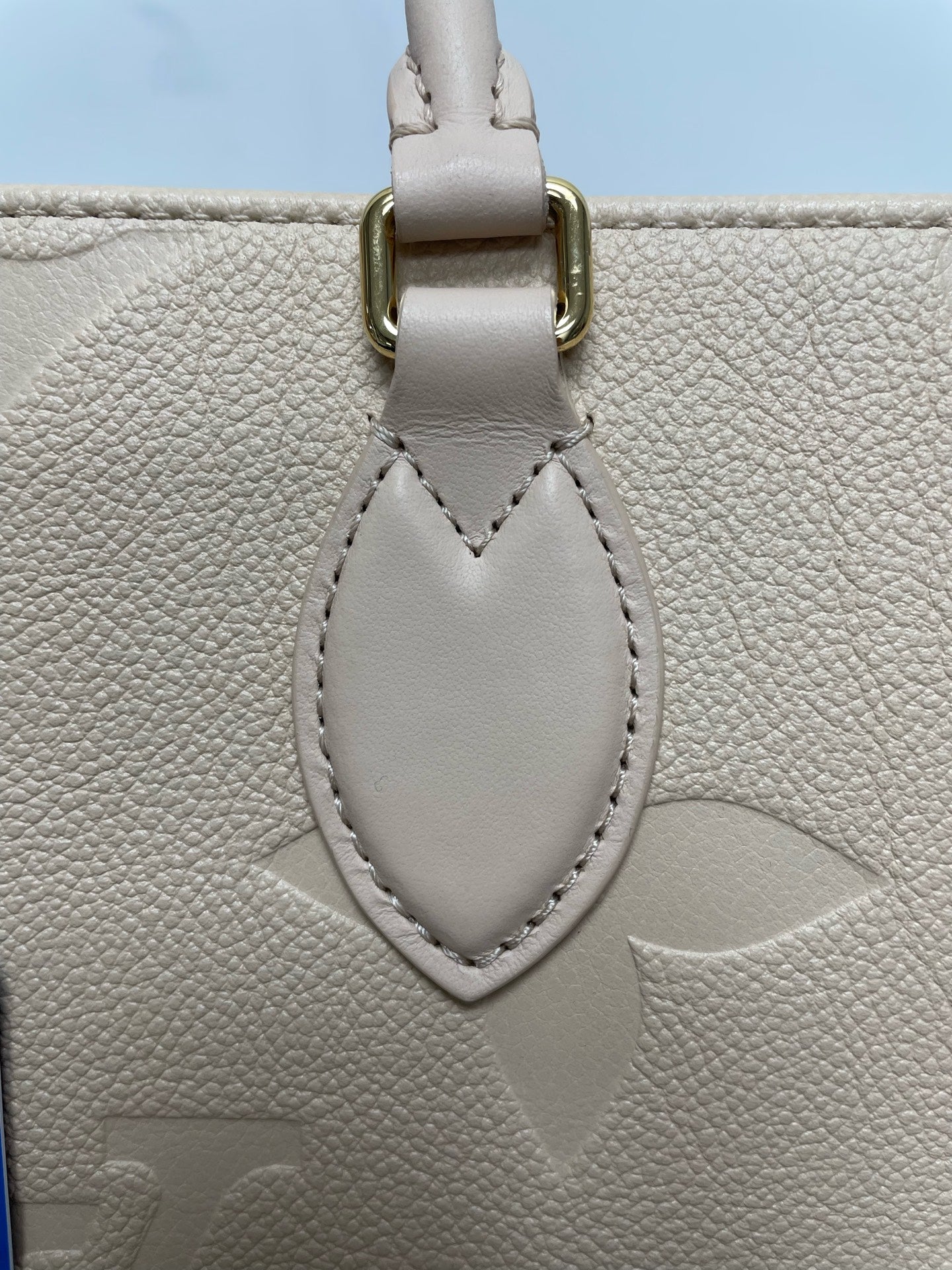 Louis Vuitton - OnTheGo - Leather - Beige - (medium)