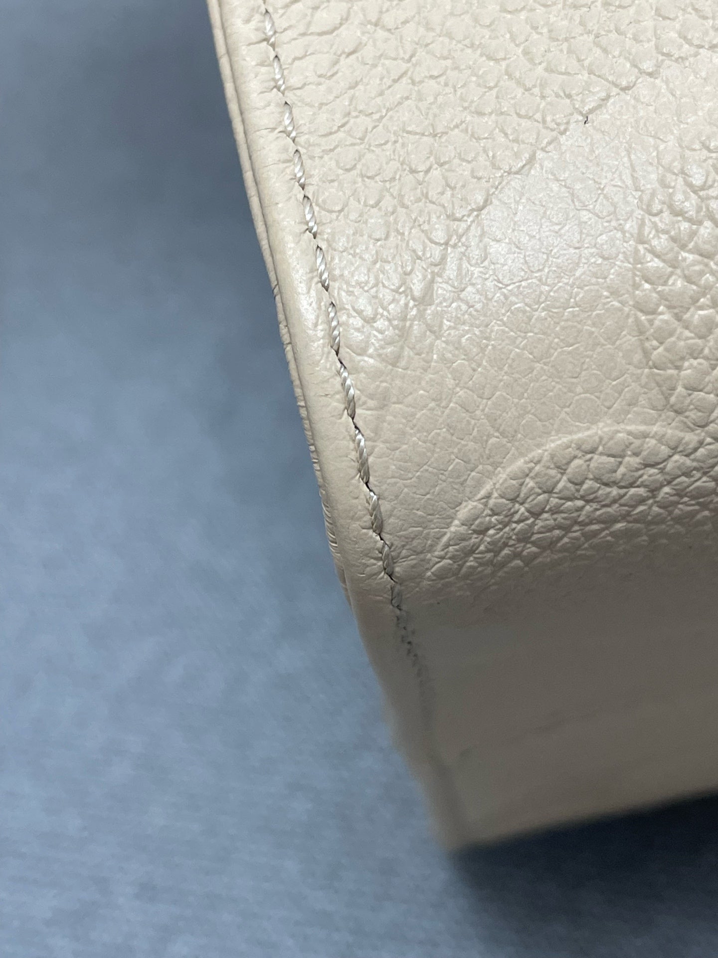Louis Vuitton - OnTheGo - Leather - Beige - (medium)