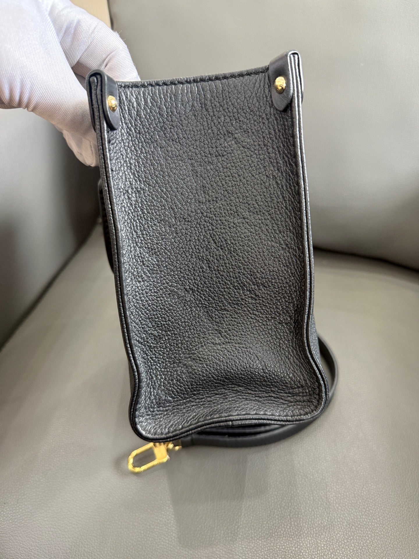 Louis Vuitton - Onthego - Leather - Black - (small)