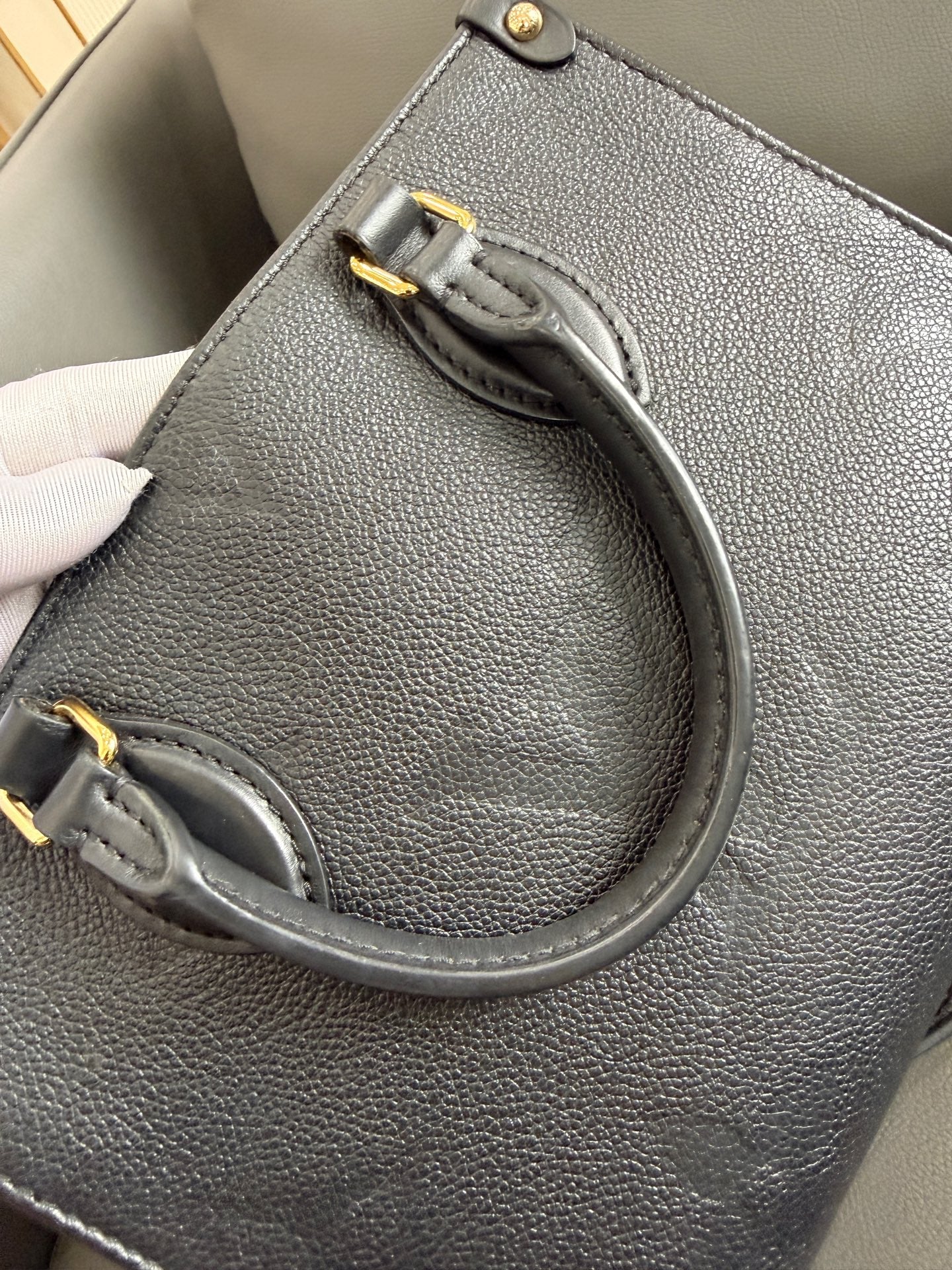 Louis Vuitton - Onthego - Leather - Black - (small)