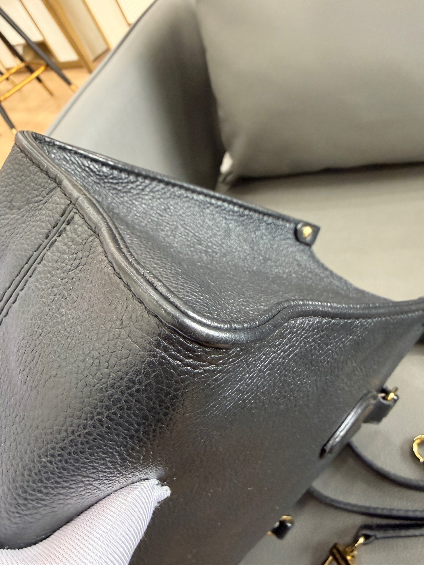 Louis Vuitton - Onthego - Leather - Black - (small)